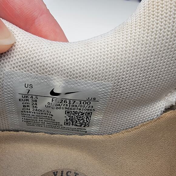 Nike Air Max 90 United In Victory White Hemp FB2617-100 Women’s Size 7 Sneakers - Picture 7 of 13